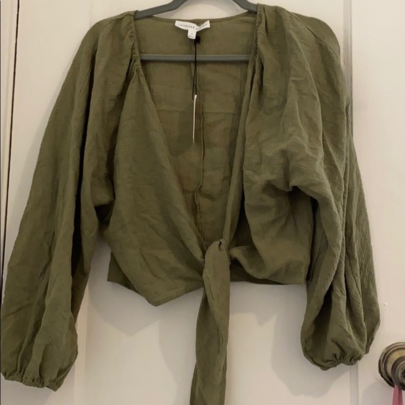 Knotted sleeve Top - Picture 1 of 2